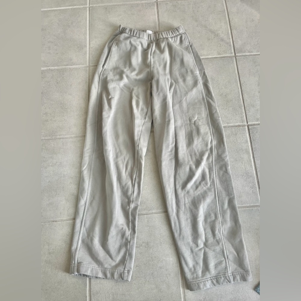 Aritzia Sweatpants